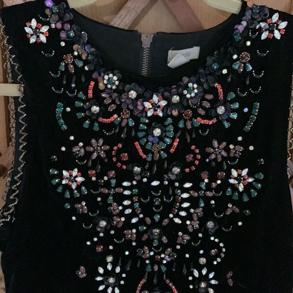 Ecote’ Jasmina crystal embellished black velvet sleeveless shift dress - Picture 6 of 12